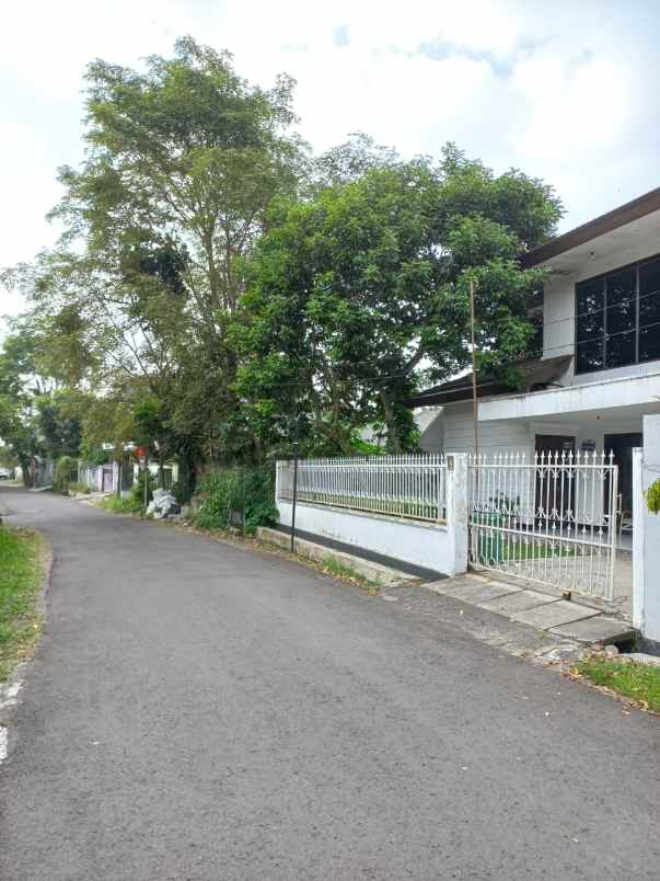 dijual rumah komplek turangga