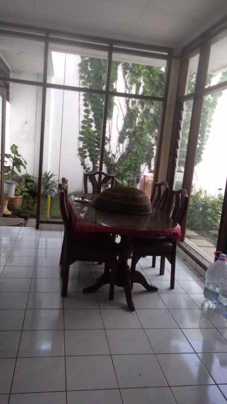 dijual rumah komplek turangga