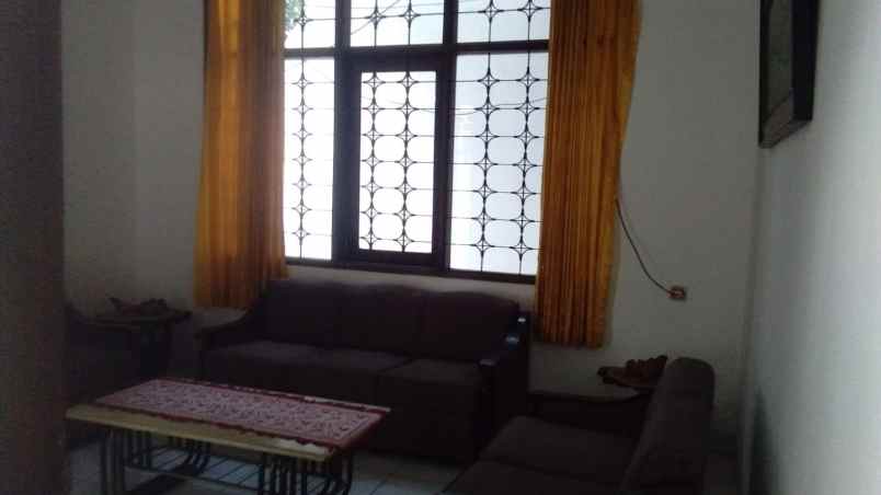 dijual rumah komplek turangga