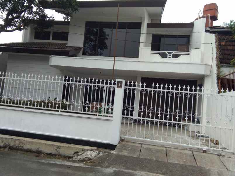 dijual rumah komplek turangga