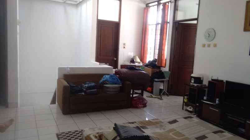 dijual rumah komplek turangga