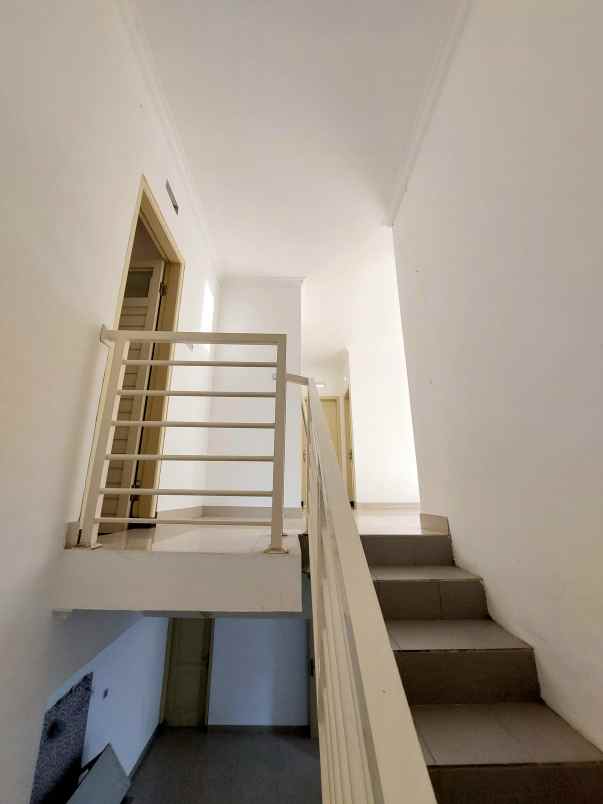 dijual rumah kos cantik pondok alam sigura gura