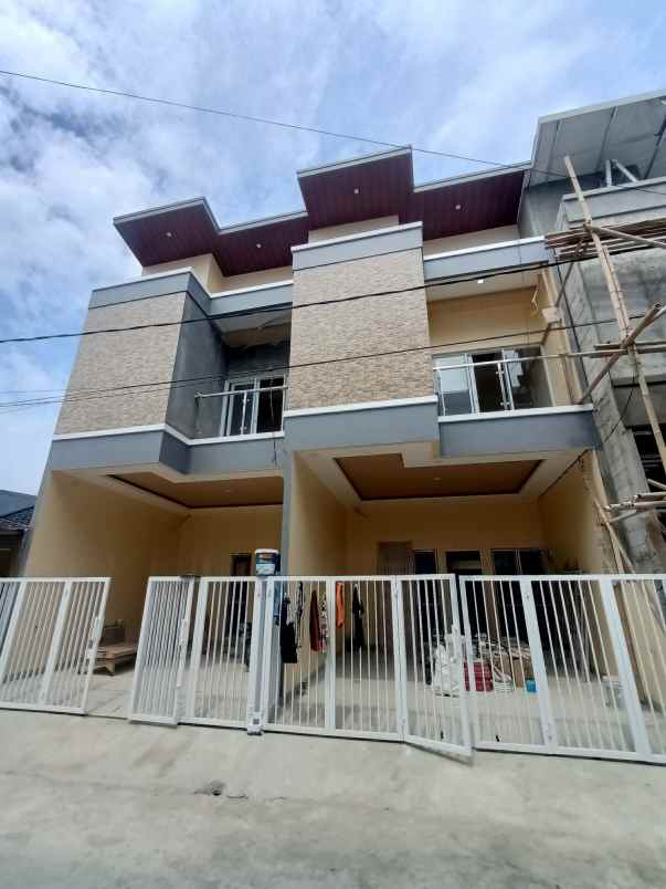 dijual rumah kota harapan indah bekasi