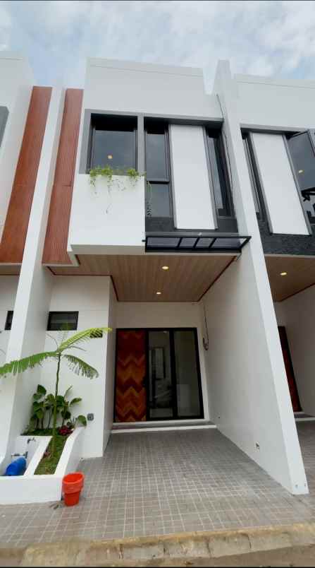 dijual rumah kukusan beji depok