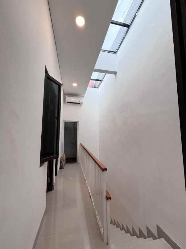 dijual rumah kukusan beji depok