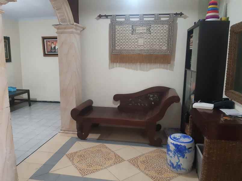 dijual rumah lama dekat kampus muhammad serudji jember