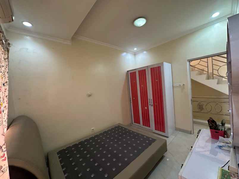 dijual rumah lantai 2 di metland transyogi cibubur