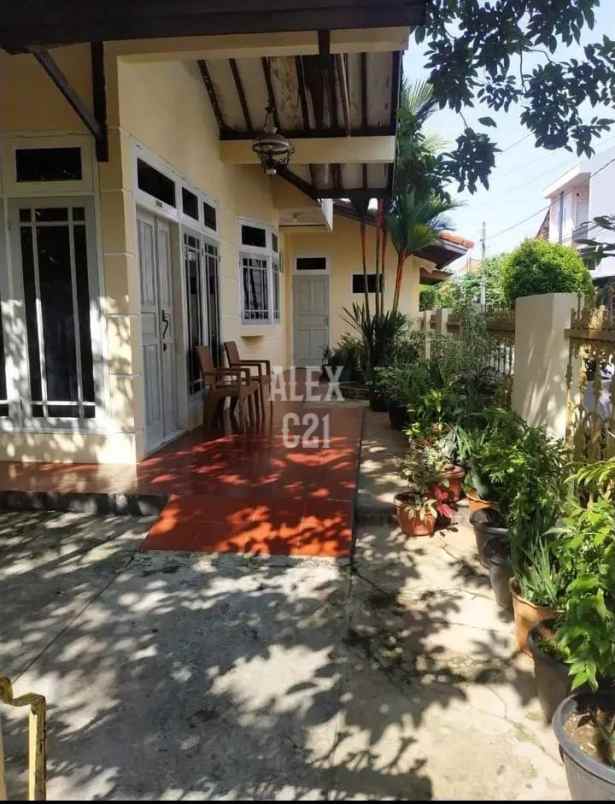 dijual rumah larangan indah