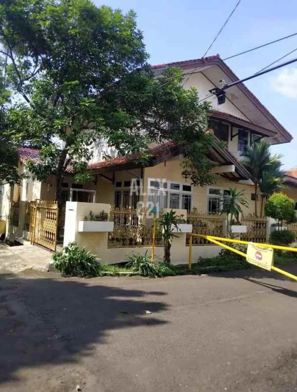 dijual rumah larangan indah