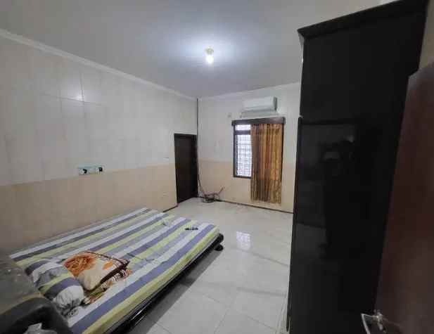 dijual rumah lebak indah