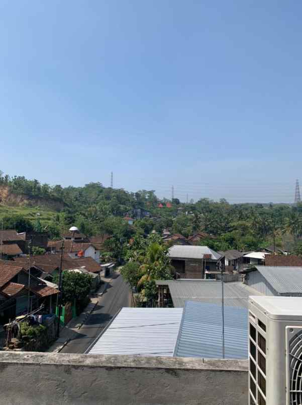 dijual rumah leyanga