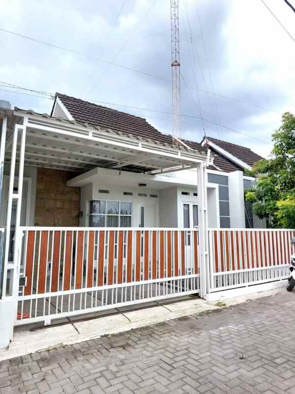 dijual rumah maguwoharjo depok sleman