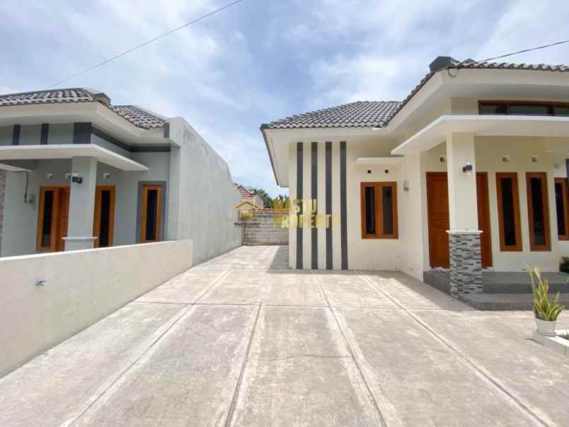 dijual rumah malikan sumberharjo