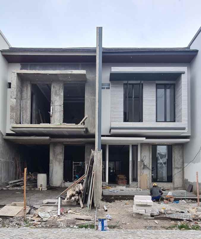 dijual rumah manyar