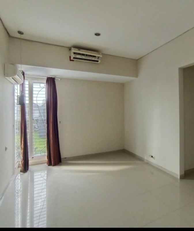 dijual rumah manyar jaya