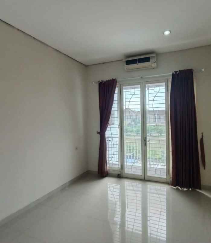 dijual rumah manyar jaya