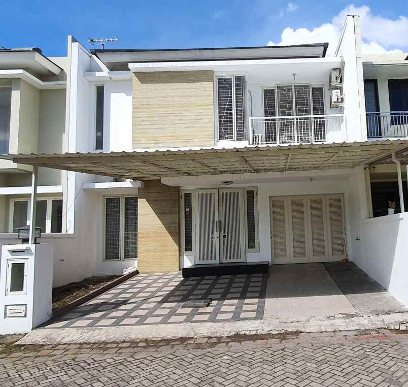 dijual rumah manyar jaya