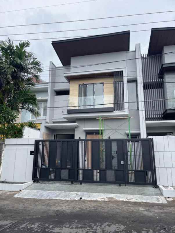 dijual rumah manyar kartika