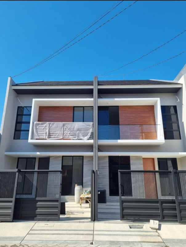 dijual rumah manyar kertoadi