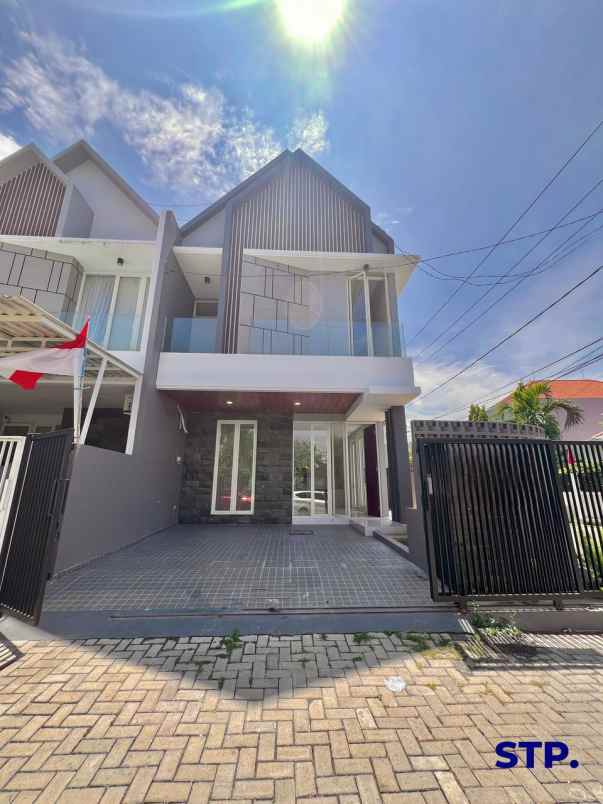 dijual rumah manyar tirtoyoso