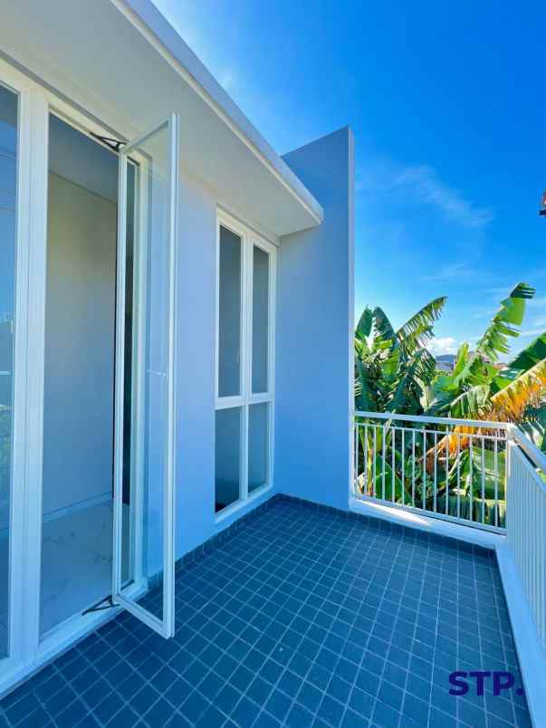 dijual rumah manyar tirtoyoso