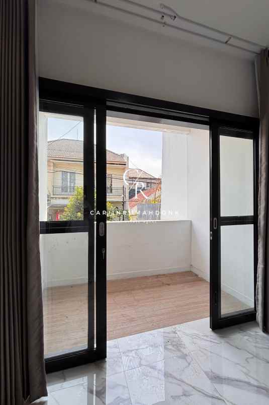 dijual rumah manyar tirtoyoso