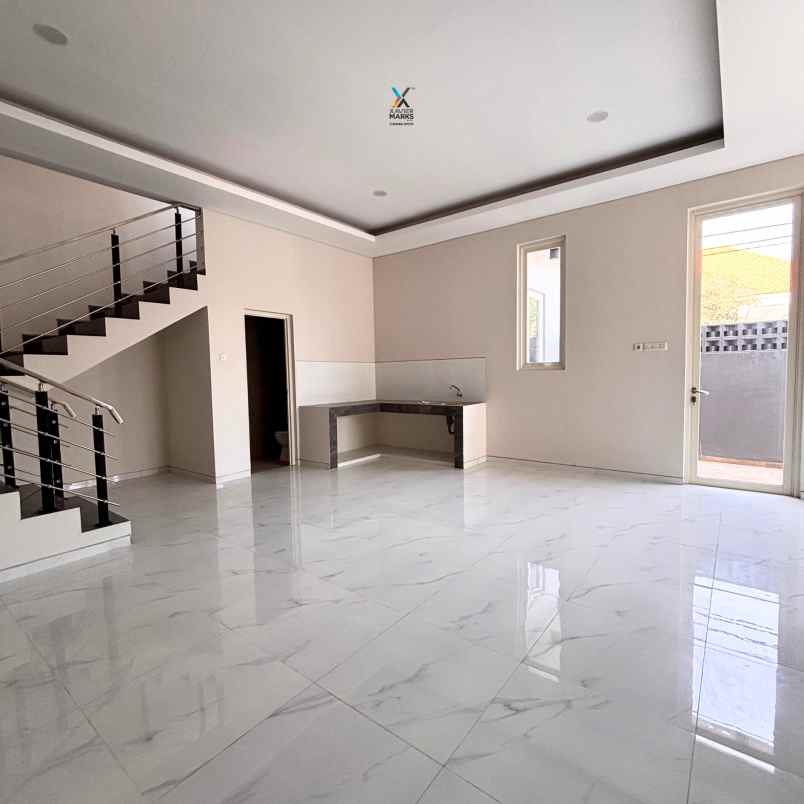 dijual rumah manyar tirtoyoso