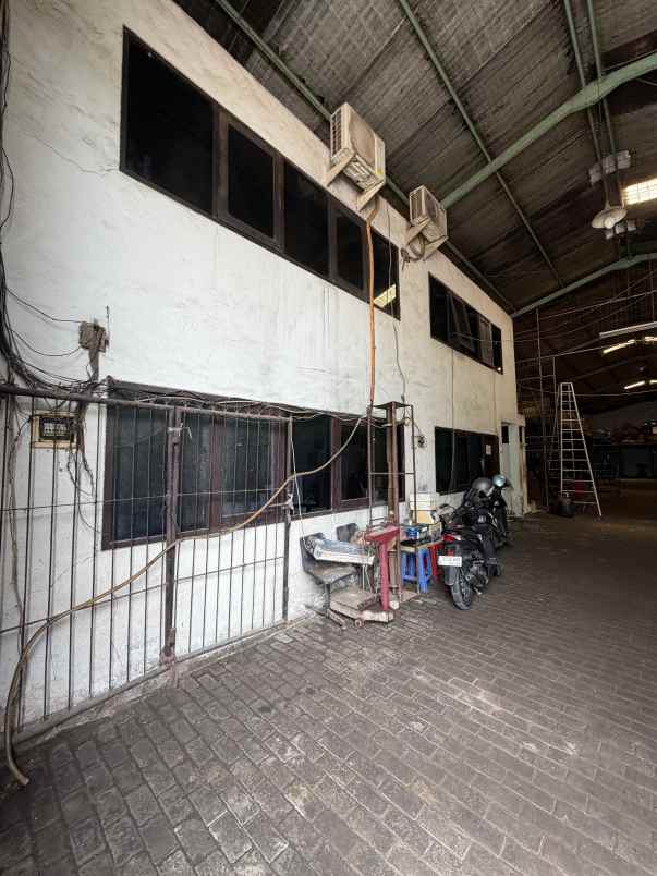 dijual rumah margomulyo permai