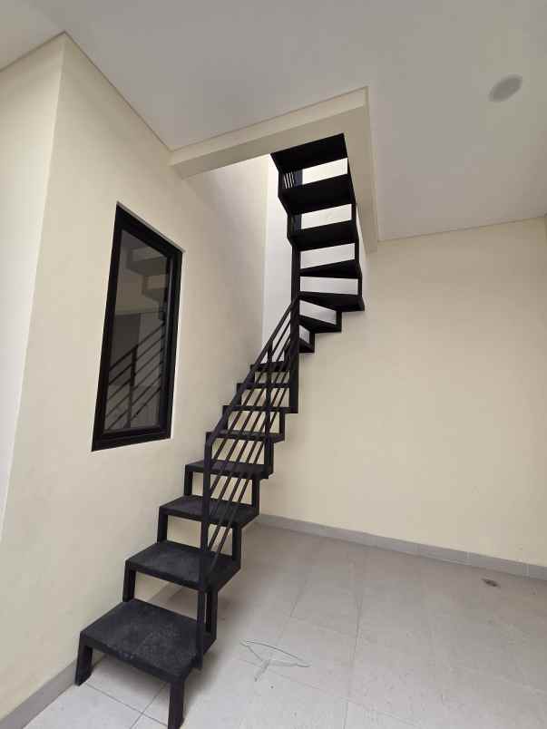 dijual rumah metland puri cipondoh banten