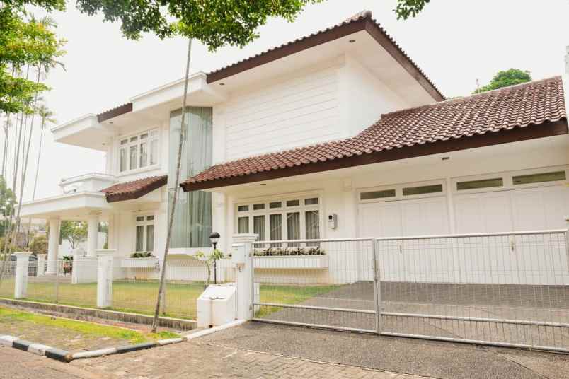 dijual rumah mewah full furnished