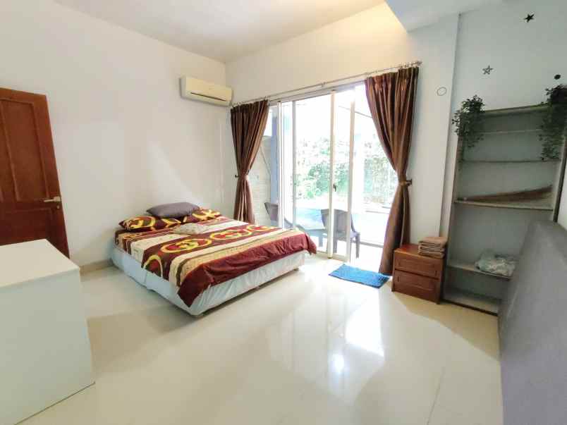 dijual rumah mewah hook sentul city strategis