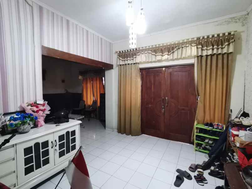 dijual rumah monginsidi