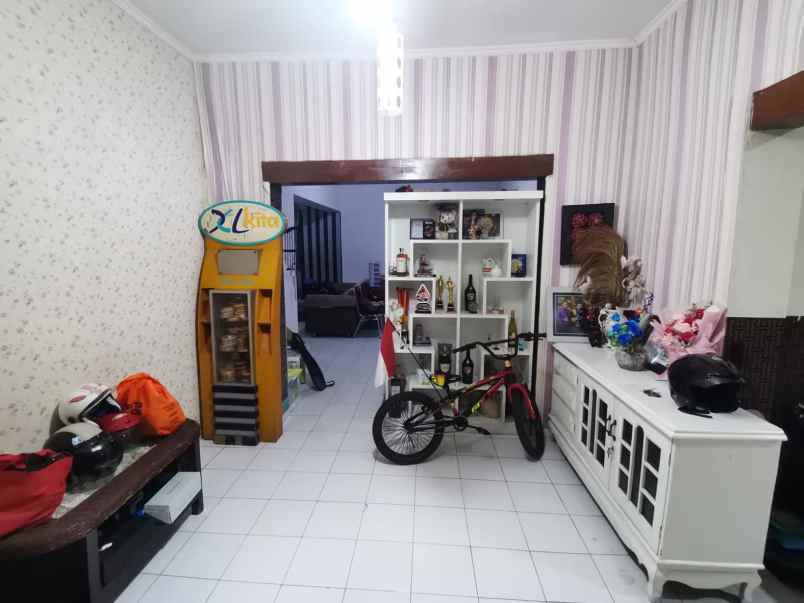 dijual rumah monginsidi