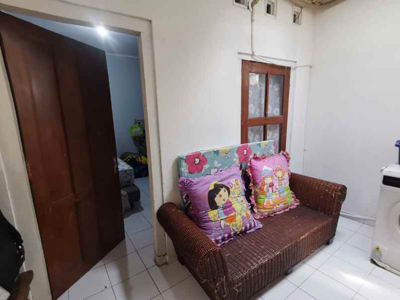 dijual rumah monginsidi