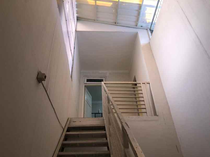 dijual rumah mulyosari