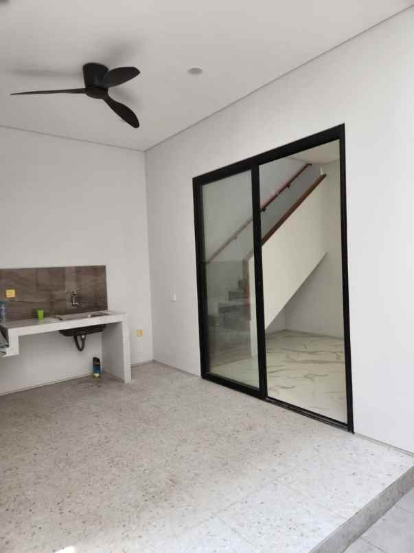 dijual rumah mulyosari