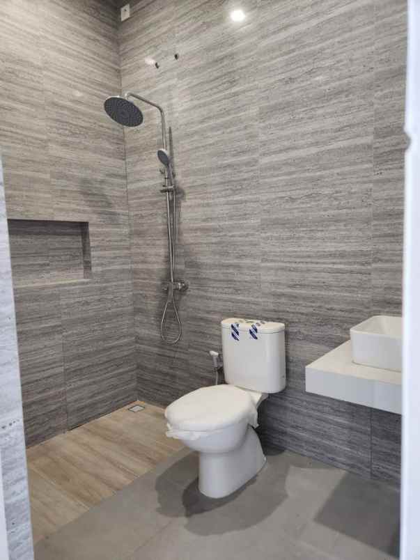 dijual rumah mulyosari