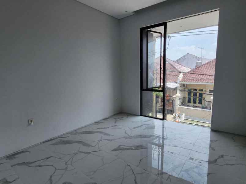 dijual rumah mulyosari
