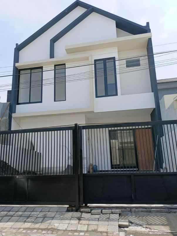 dijual rumah mulyosari utara