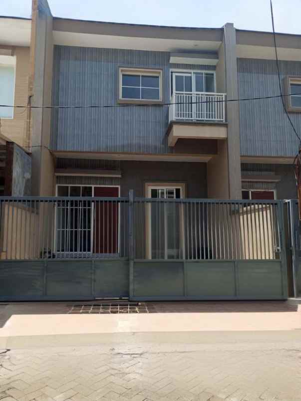 dijual rumah mulyosari utara