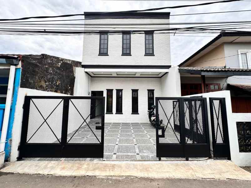 dijual rumah nempel jaksel dekat exit