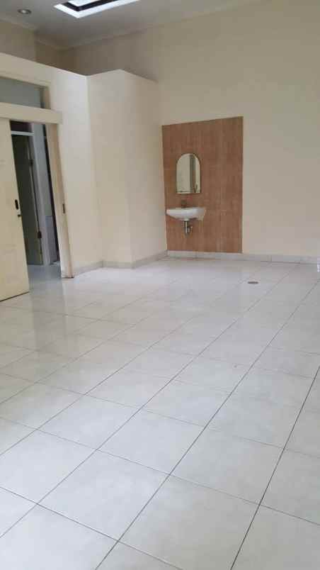 dijual rumah nirwana eksecutive