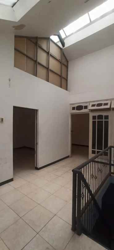 dijual rumah nirwana eksekutif