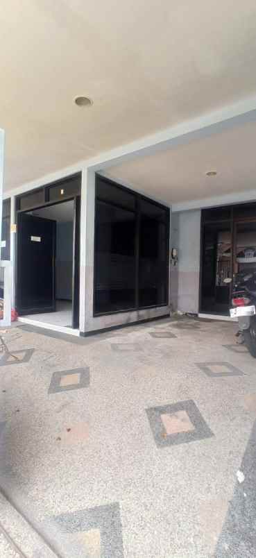 dijual rumah nirwana eksekutif