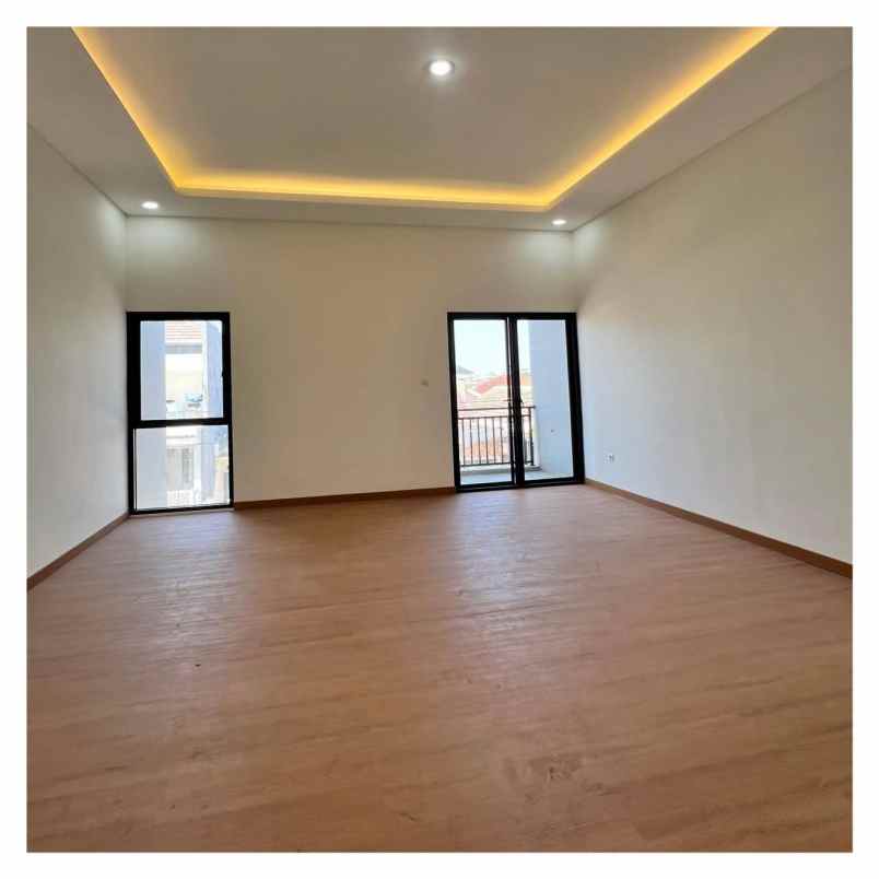 dijual rumah nirwana eksekutif