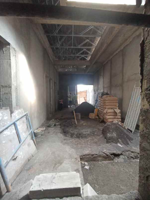 dijual rumah nirwana eksekutif