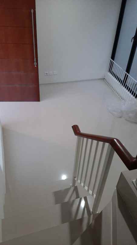 dijual rumah northwest lake surabaya