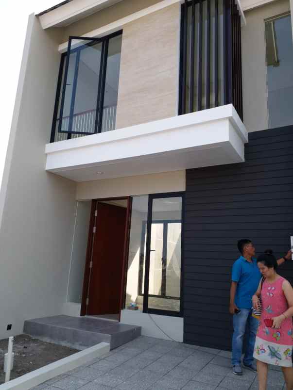 dijual rumah northwest lake surabaya