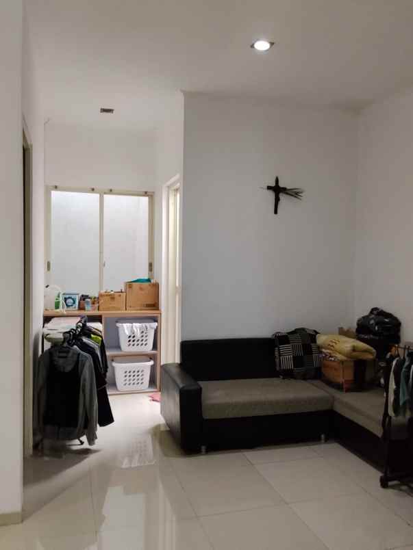 dijual rumah pakuwon city