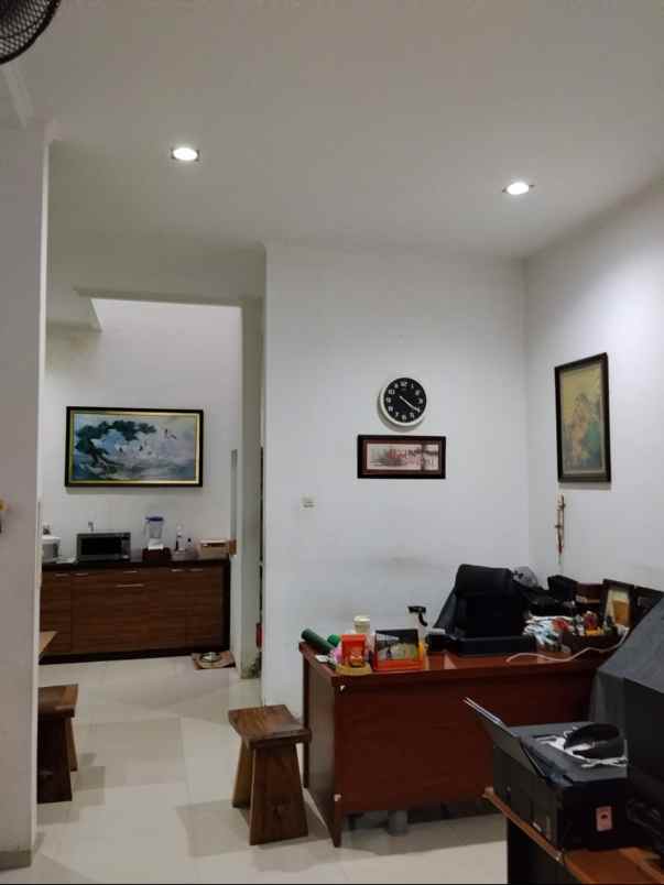 dijual rumah pakuwon city